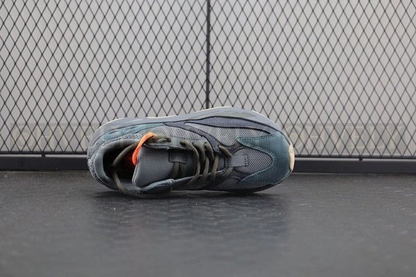 YEEZY 700 틸 블루