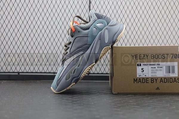 YEEZY 700 틸 블루