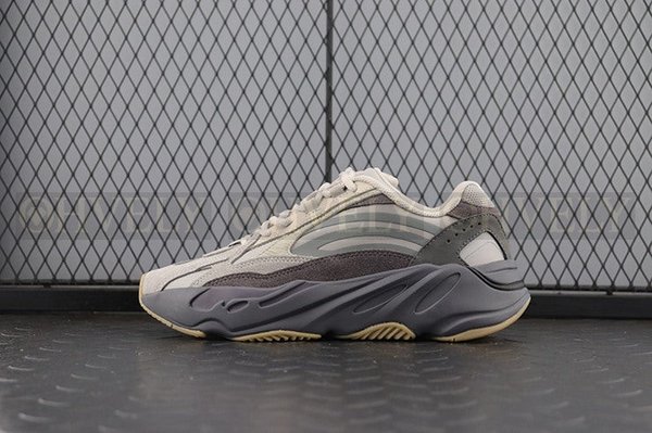 YEEZY 700 테프라