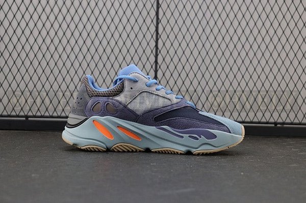 YEEZY 700 카본 블루