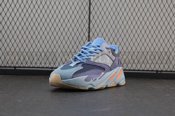 YEEZY 700 카본 블루