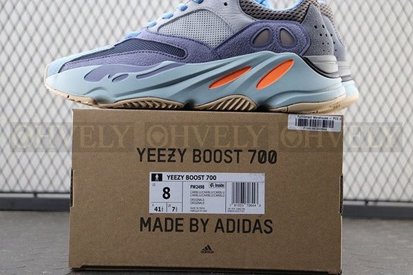 YEEZY 700 카본 블루