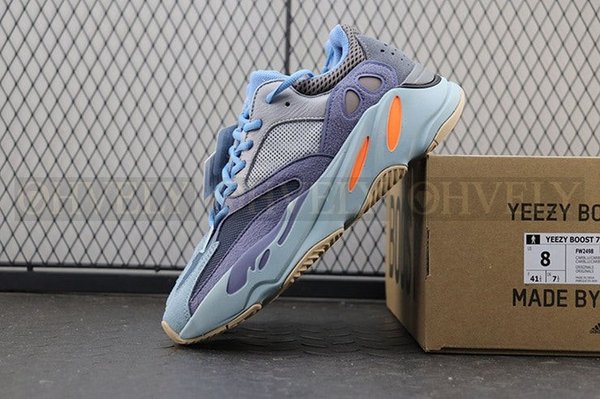 YEEZY 700 카본 블루