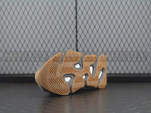 YEEZY 700 지오드