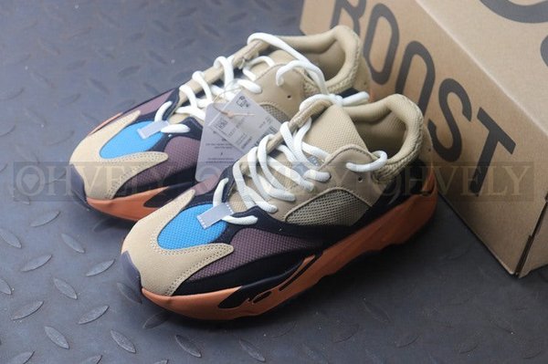 YEEZY 700 인플레임 앰버