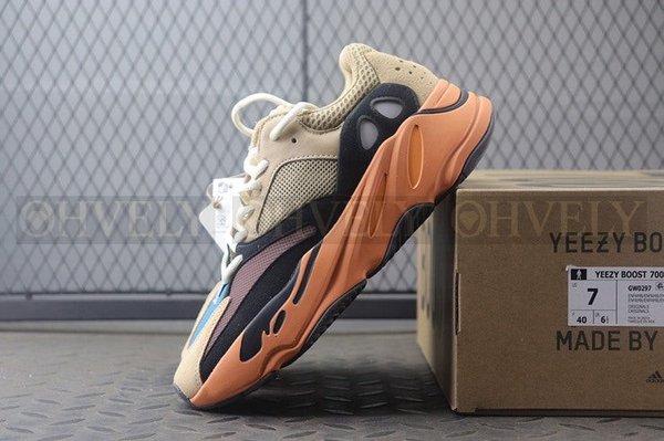 YEEZY 700 인플레임 앰버