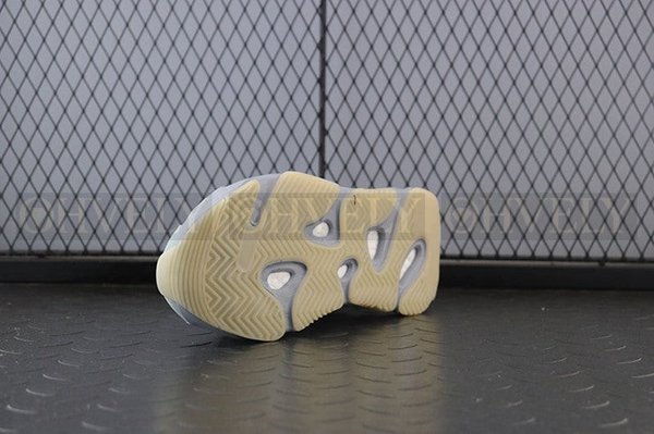 YEEZY 700 이너시아