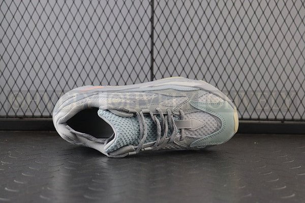 YEEZY 700 이너시아