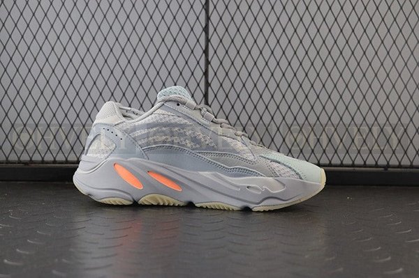 YEEZY 700 이너시아