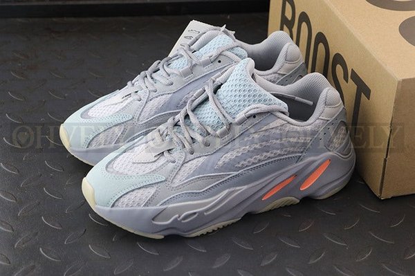 YEEZY 700 이너시아