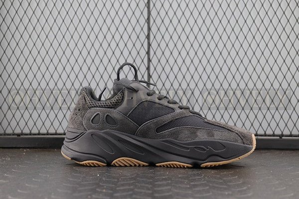 YEEZY 700 유틸리티 블랙