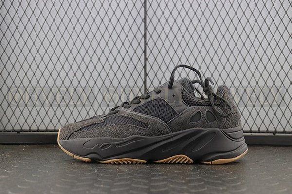 YEEZY 700 유틸리티 블랙
