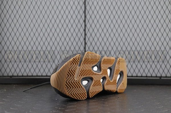 YEEZY 700 유틸리티 블랙