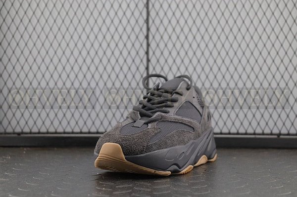 YEEZY 700 유틸리티 블랙
