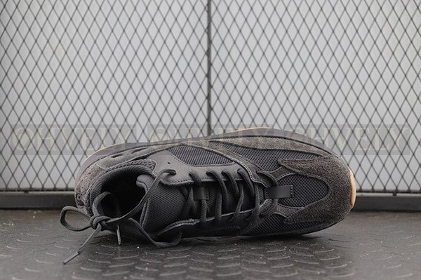 YEEZY 700 유틸리티 블랙