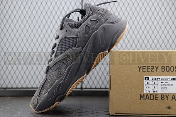 YEEZY 700 유틸리티 블랙