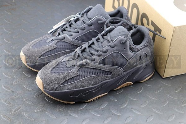 YEEZY 700 유틸리티 블랙