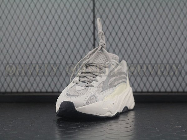 YEEZY 700 스태틱