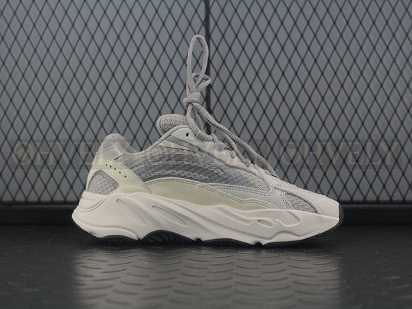 YEEZY 700 스태틱
