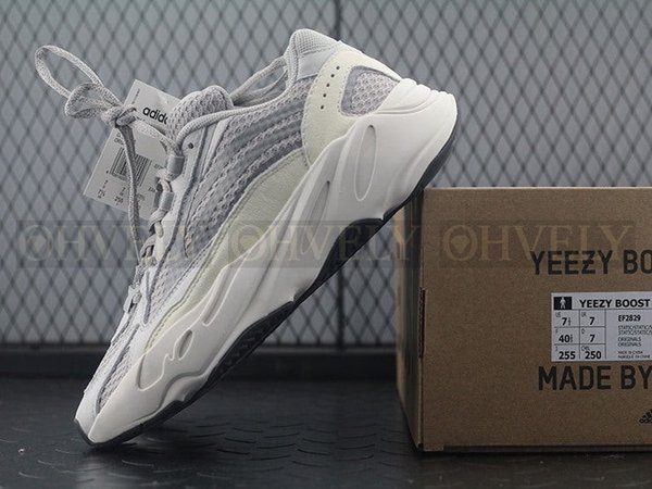 YEEZY 700 스태틱