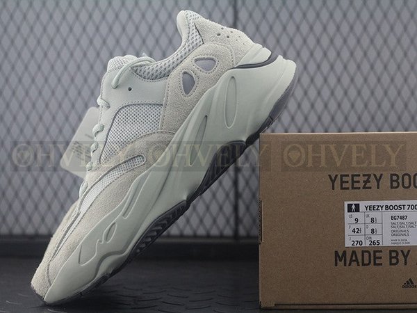 YEEZY 700 솔트