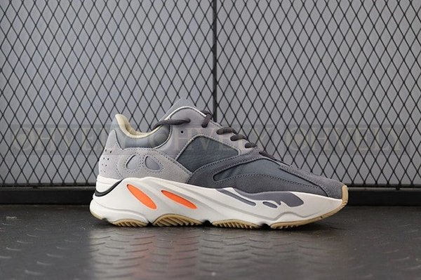YEEZY 700 마그넷