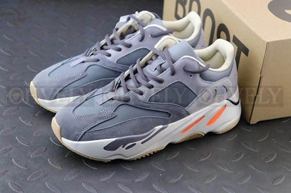 YEEZY 700 마그넷