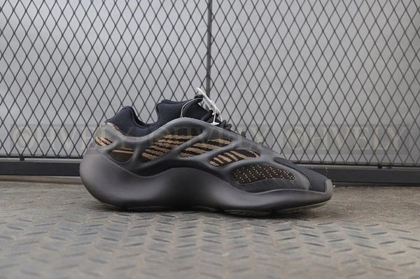 YEEZY 700 V3 클레이 브라운