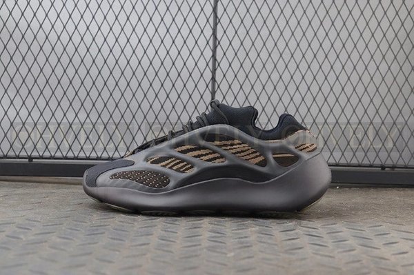 YEEZY 700 V3 클레이 브라운