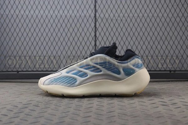 YEEZY 700 V3 카이아나이트