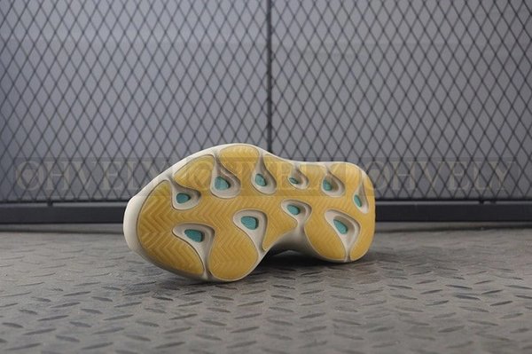 YEEZY 700 V3 카이아나이트