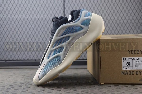 YEEZY 700 V3 카이아나이트