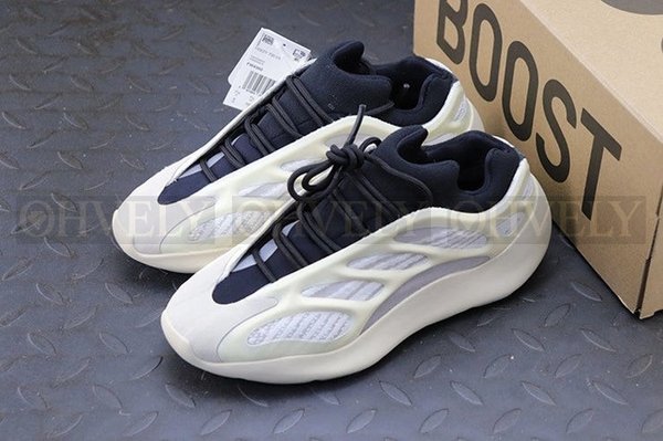 YEEZY 700 V3 아자엘