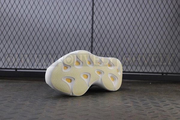 YEEZY 700 V3 아자레스