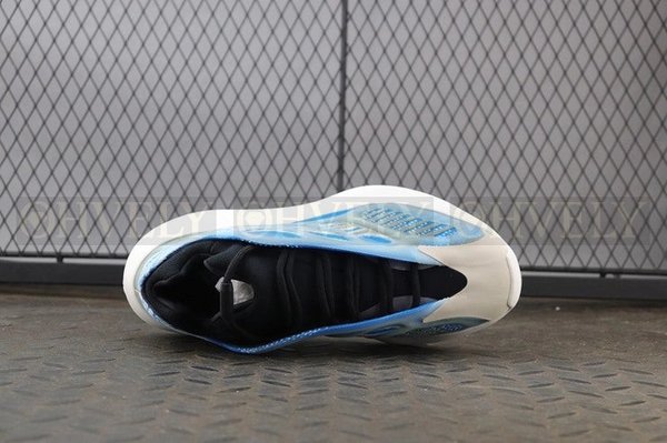 YEEZY 700 V3 아자레스