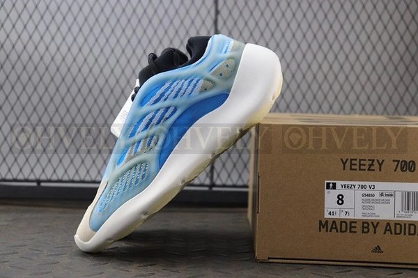 YEEZY 700 V3 아자레스