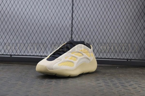 YEEZY 700 V3 새플라워