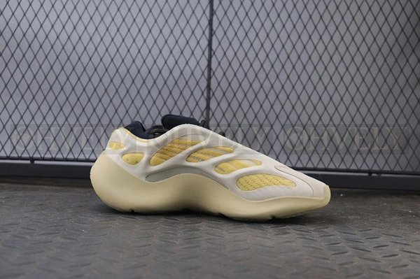 YEEZY 700 V3 새플라워