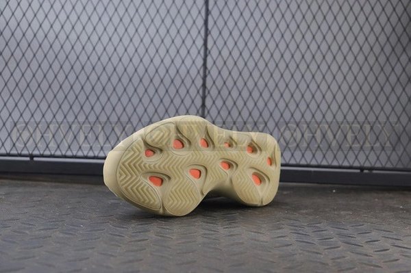 YEEZY 700 V3 새플라워