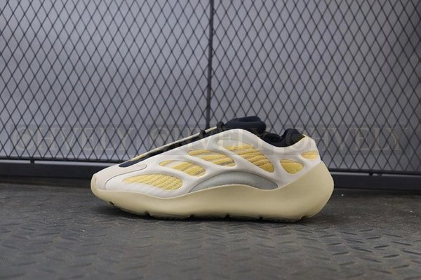 YEEZY 700 V3 새플라워
