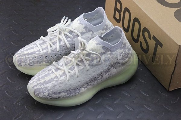 YEEZY 380 에일리언