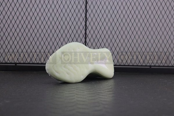 YEEZY 380 에일리언