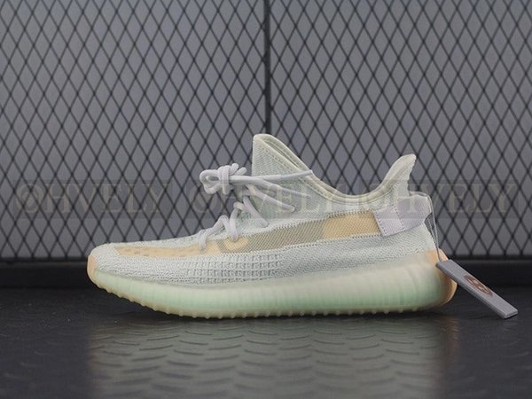 YEEZY 350 V2 하이퍼스페이스