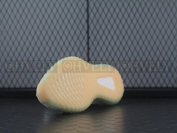 YEEZY 350 V2 하이퍼스페이스