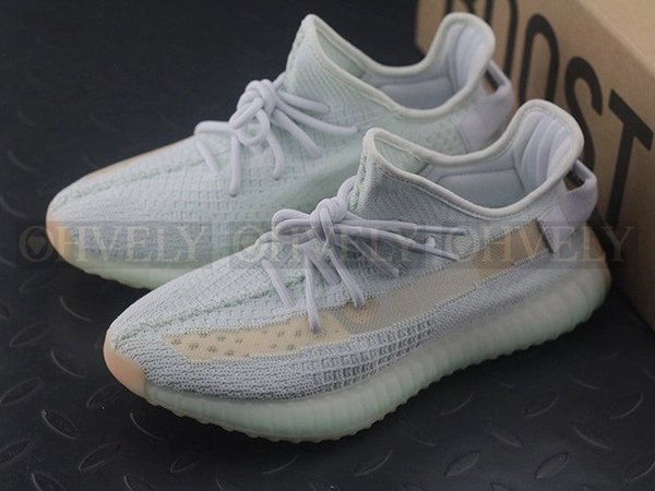 YEEZY 350 V2 하이퍼스페이스