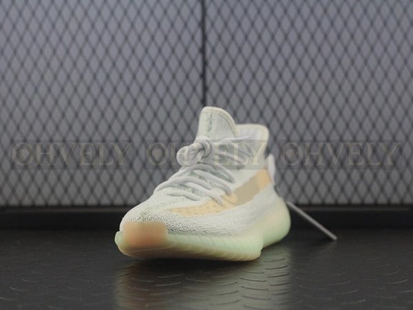 YEEZY 350 V2 하이퍼스페이스