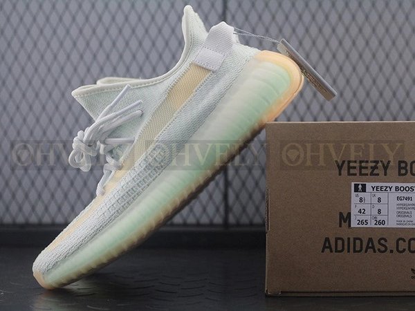 YEEZY 350 V2 하이퍼스페이스