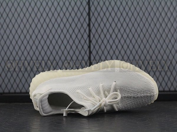 YEEZY 350 V2 트리플 화이트