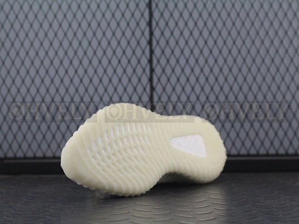 YEEZY 350 V2 트리플 화이트
