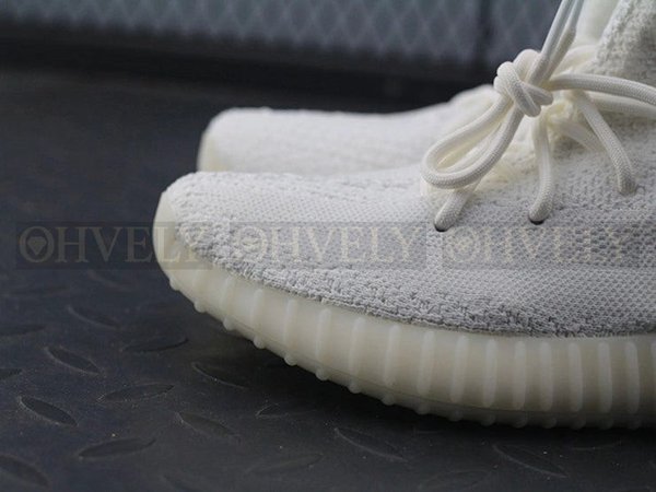 YEEZY 350 V2 트리플 화이트